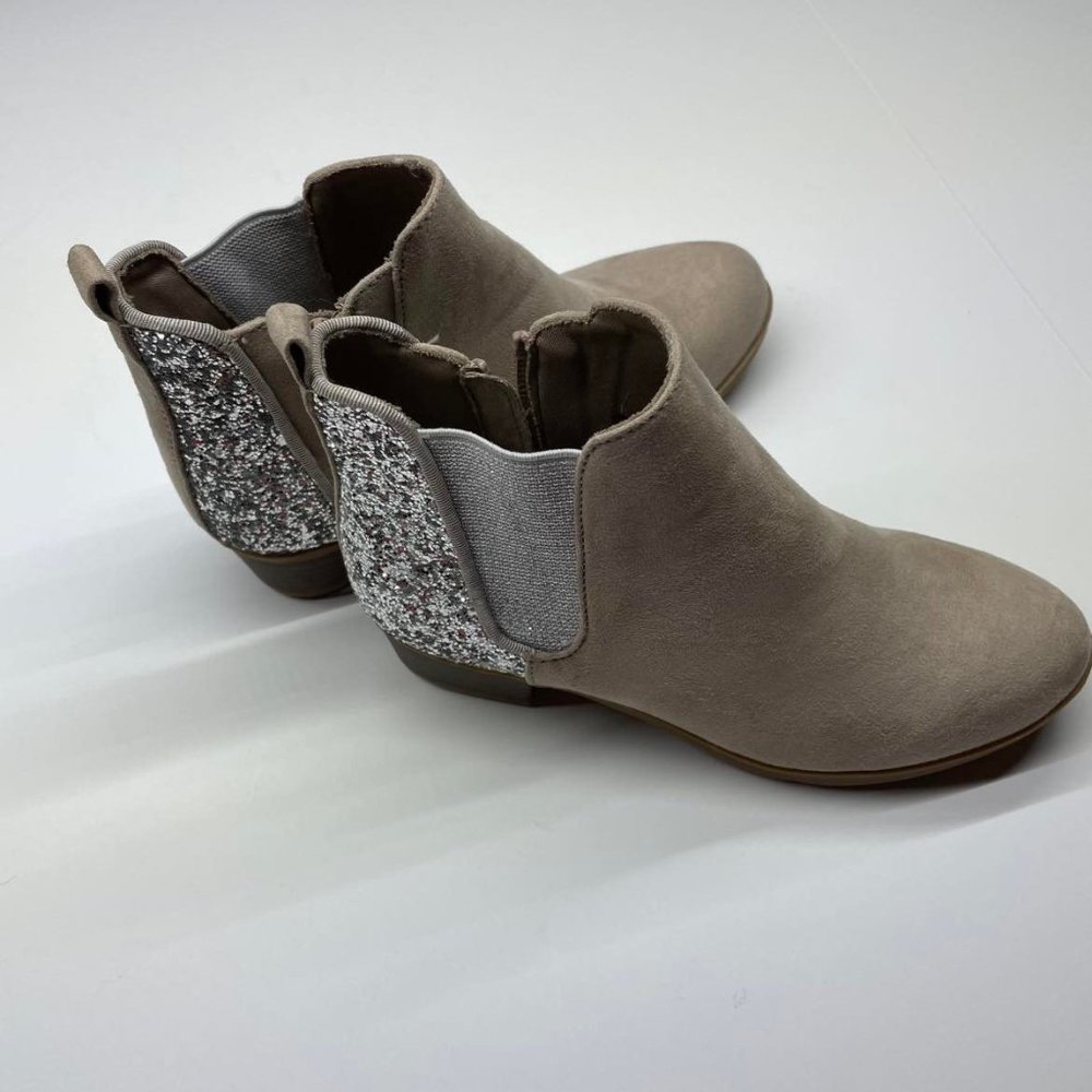 Seychelles Girls Glitter and Leather ankle boots.
